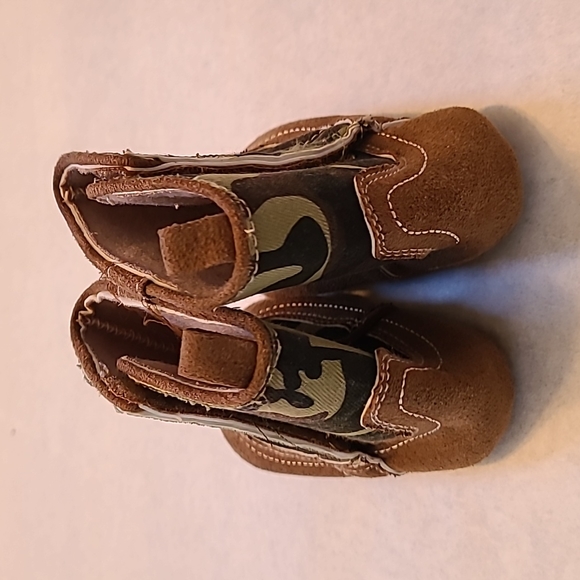 Camo soft sole slip on boots - Picture 3 of 5